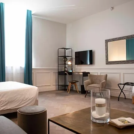 Royal - Centre Comédie Hotel 3*