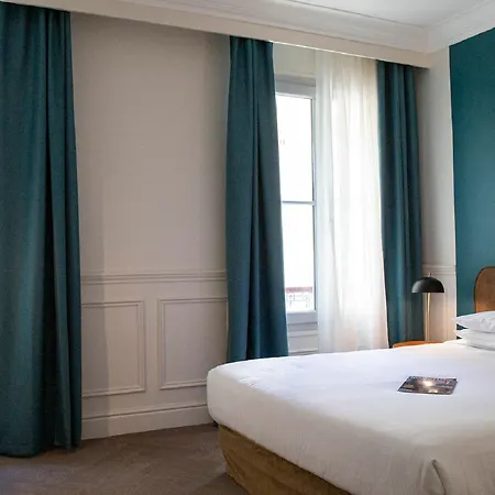 Royal Hotel
