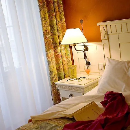 Hotel Royal - Centre Comédie