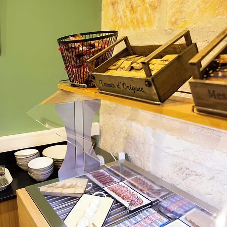 Hotel Royal - Centre Comédie 3*