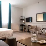 Royal - Centre Comédie Hotel 3*