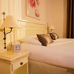 Hotel Royal - Centre Comédie 3*