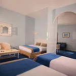 Royal - Centre Comedie Hotel 3*
