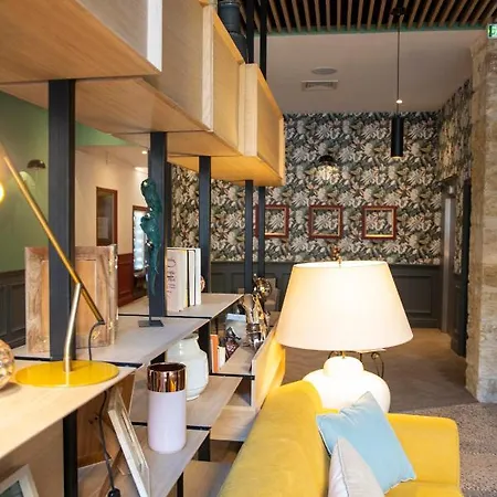 Royal - Centre Comedie Hotel 3*