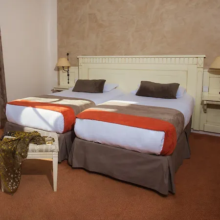 Royal - Centre Comédie Hotel 3*