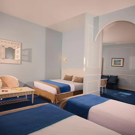 Royal - Centre Comedie Hotel 3*