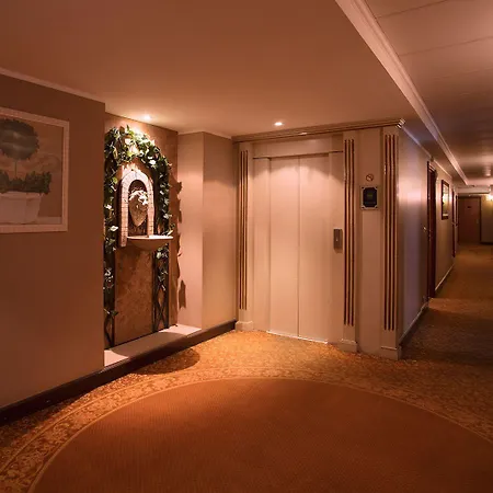 Royal - Centre Comédie Hotel