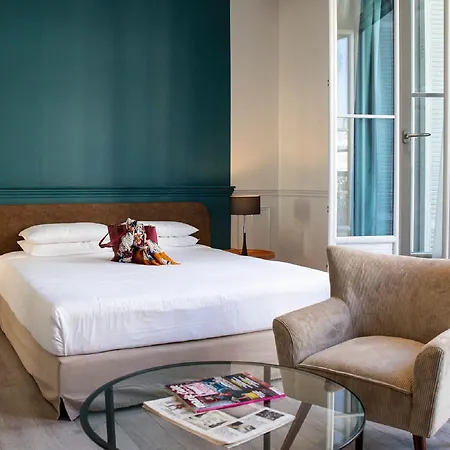 Royal - Centre Comedie Hotel 3*