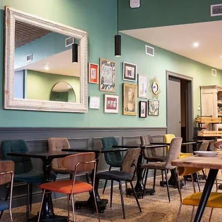 Royal - Centre Comedie Hotel 3*