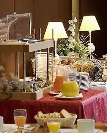 Royal - Centre Comédie Hotel 3*